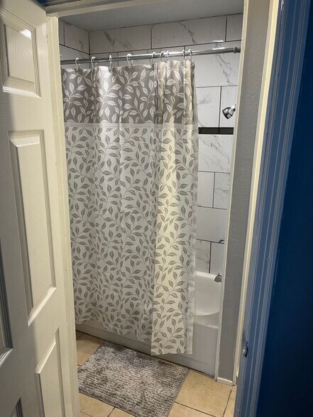 Building Photo - 4600 Charles St