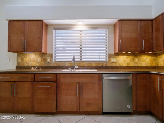 Building Photo - 6831 W Rifle Way