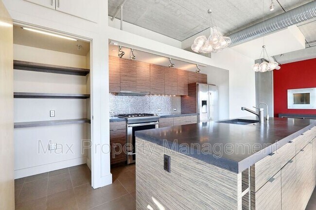 Building Photo - 309 E 5th St