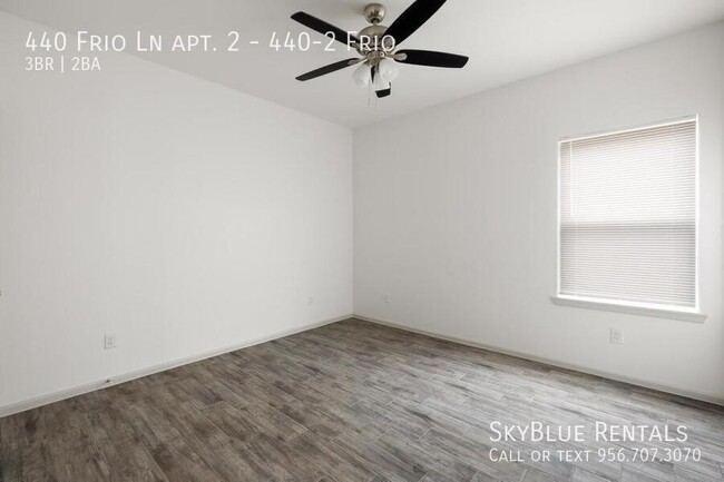 Building Photo - 440 Frio Ln