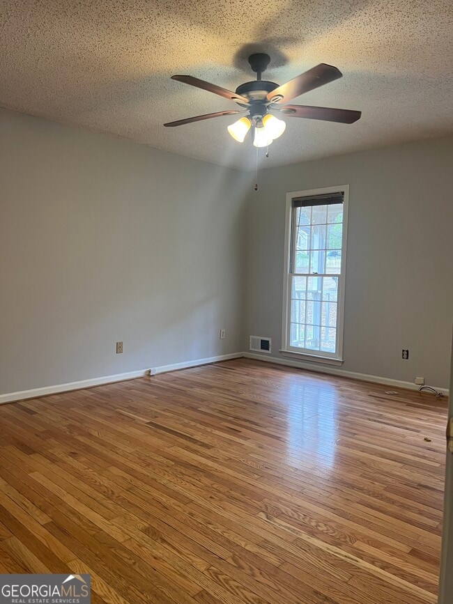 Building Photo - 165 Ladora Dr