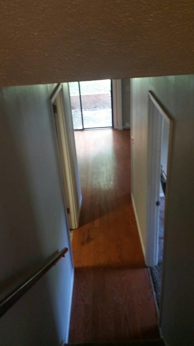 Building Photo - 318 N Country Club Dr