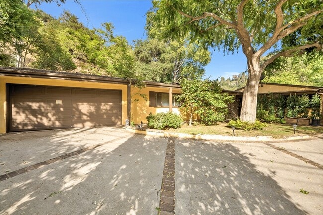 Building Photo - 2500 Benedict Canyon Drive