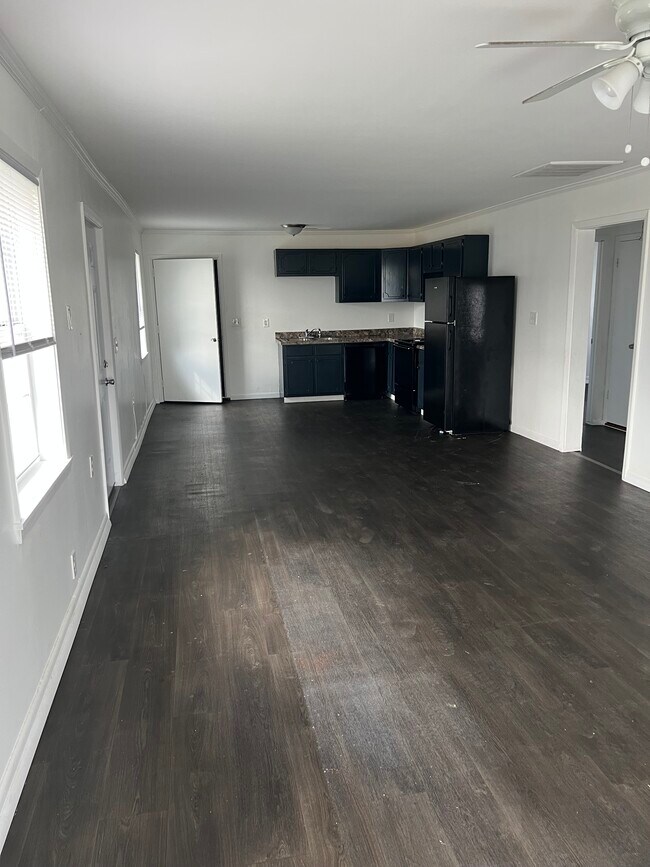 Building Photo - 979 Dowdey Rd