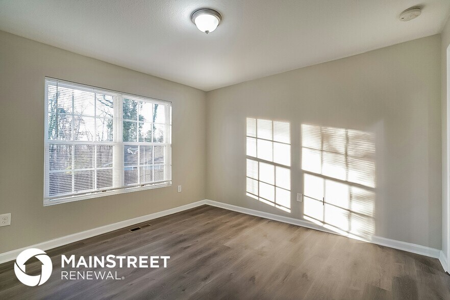 Building Photo - 107 S Walker Ln