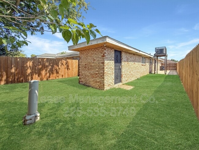 Building Photo - 7230 Yorktown Dr