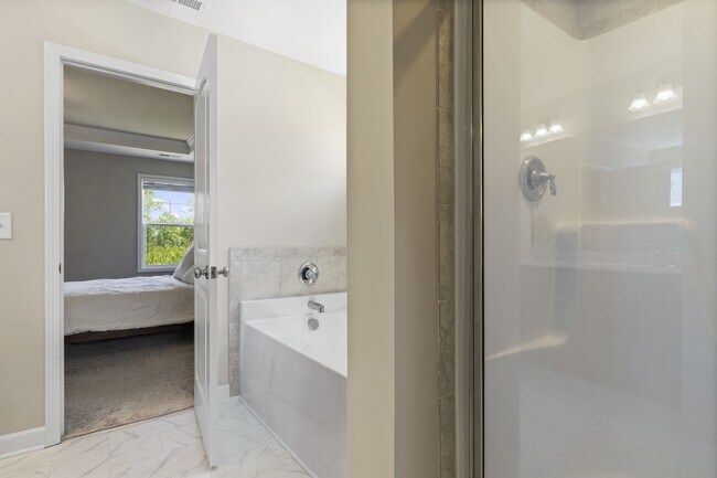 Building Photo - Elegant Home in Oyster Landing