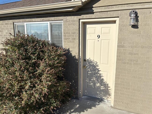 Building Photo - 1105 S State St