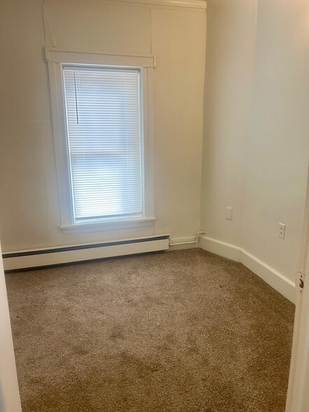 bedroom - 124 College Pl