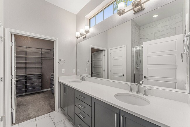 Building Photo - 3 bed/3 bath Amazing House close to Stanle...