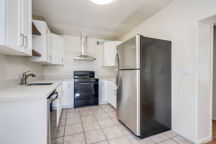 Stainless Steel Appliances - 3138 E Adams St