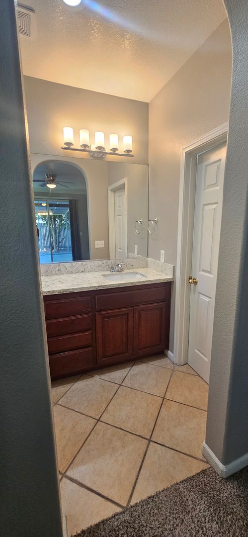 Building Photo - 5796 Bridgecross Dr