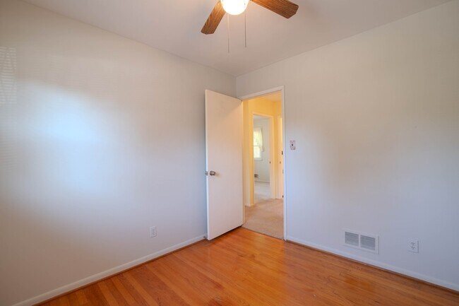 Building Photo - 6 Hammen Ave