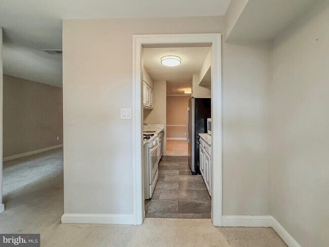 Building Photo - 3330 Woodburn Village Dr
