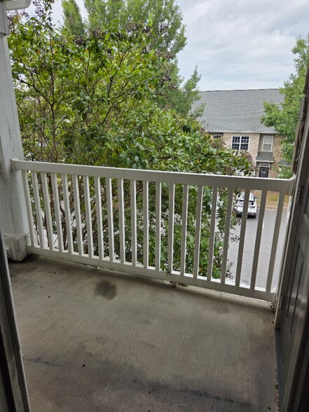 Building Photo - 923 Windcastle Ln