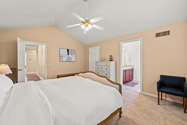 Building Photo - Chic Family house in West Covina