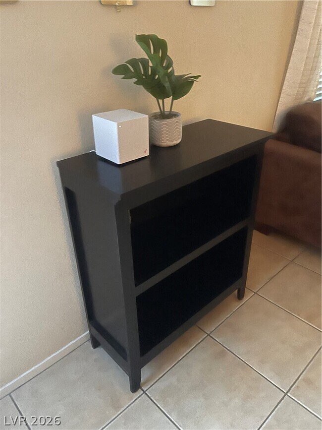 Building Photo - 2760 Stargate St