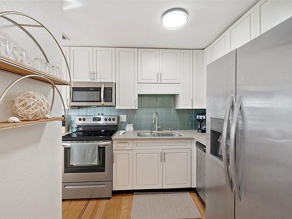 Building Photo - 5102 Coquina Key Dr SE