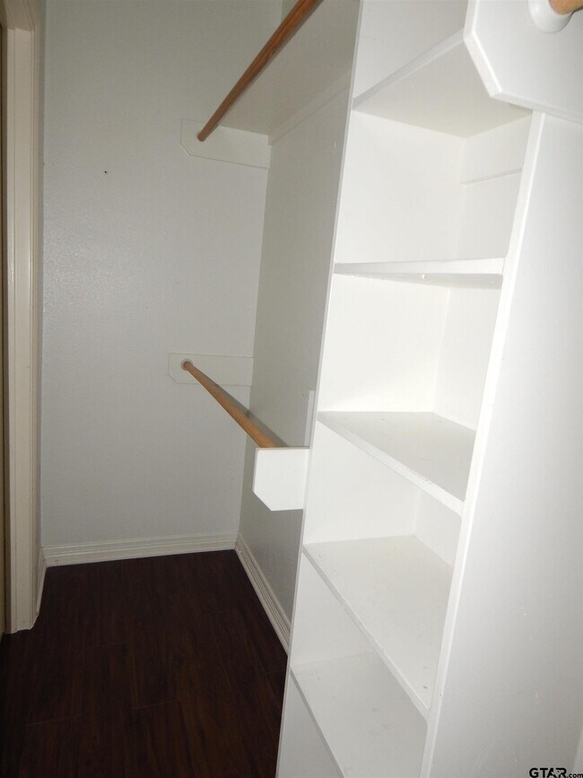Building Photo - 5622 Andover Dr