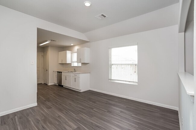 Building Photo - 19019 Moynihan Dr