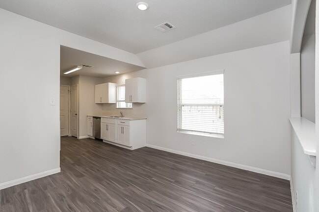 Building Photo - 5610 Latta Plantation Dr