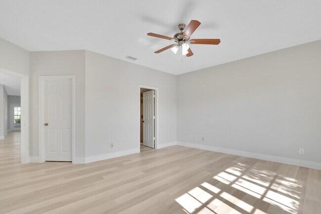 Building Photo - 7340 Pine Creek Way