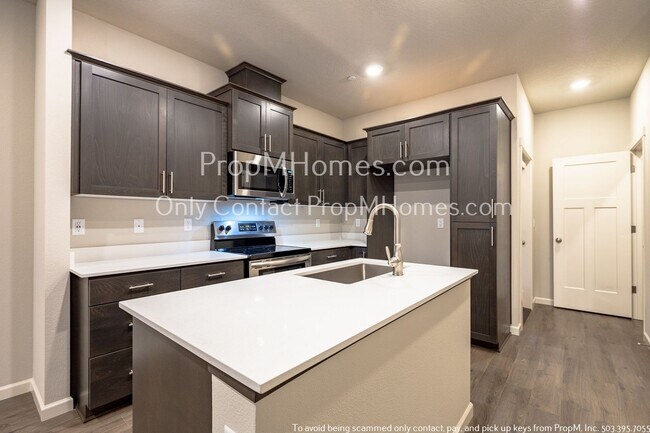 Building Photo - Bright and Relaxing 2-Bedroom in the Heart...