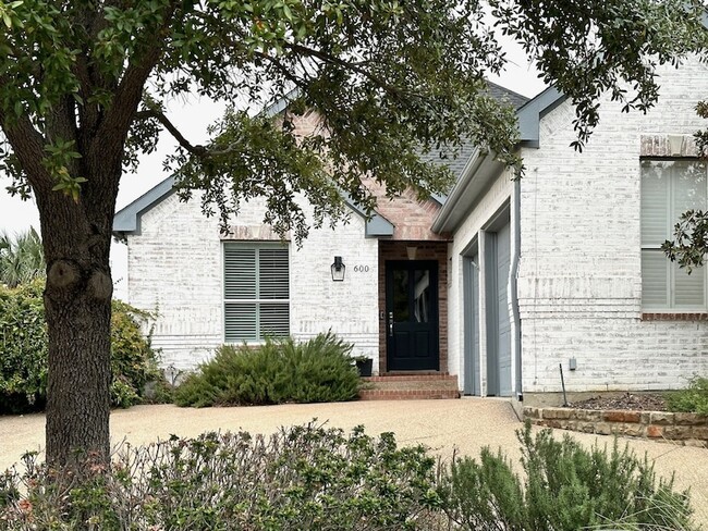 Primary Photo - 600 Huntersridge Ct