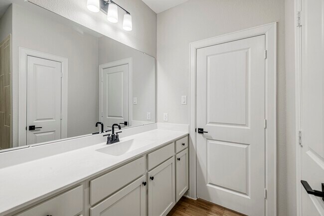 Building Photo - 15683 Honey Cv Dr