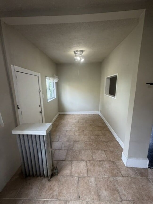 Building Photo - 75 Craighead St