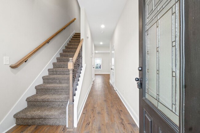 Building Photo - Pet Friendly Three Bedroom!