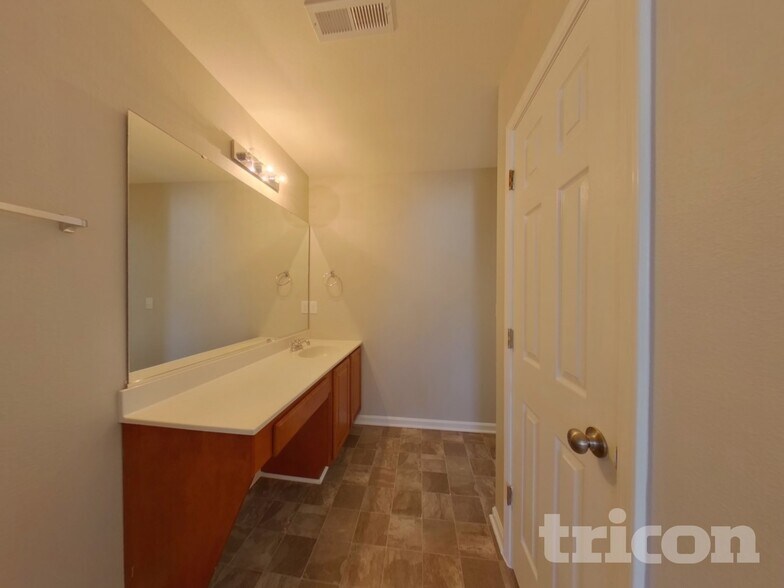 Building Photo - 5003 Mallison Way