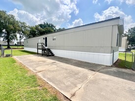 Building Photo - 1617 Bradley Ln