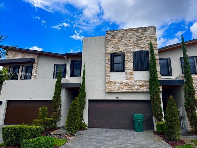 Building Photo - 7924 NW 105th Ave