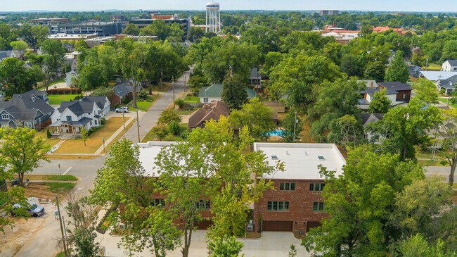 Building Photo - 501 NW B St