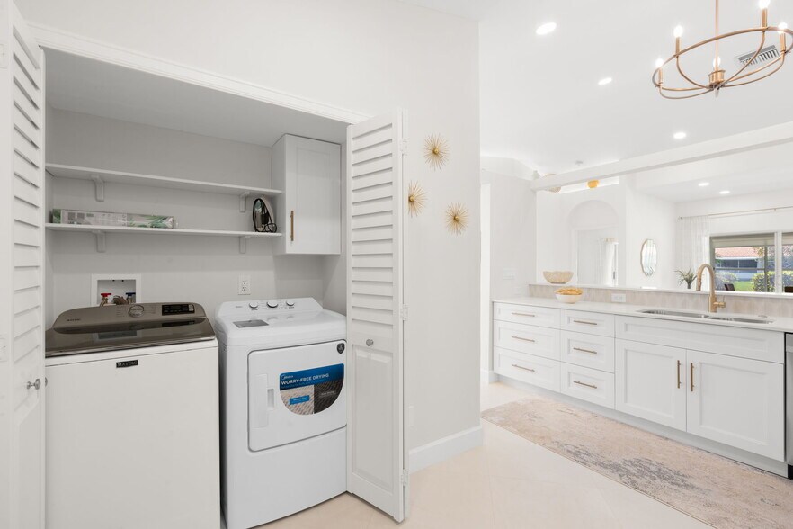 Building Photo - 15465 Lake Magnolia Pl