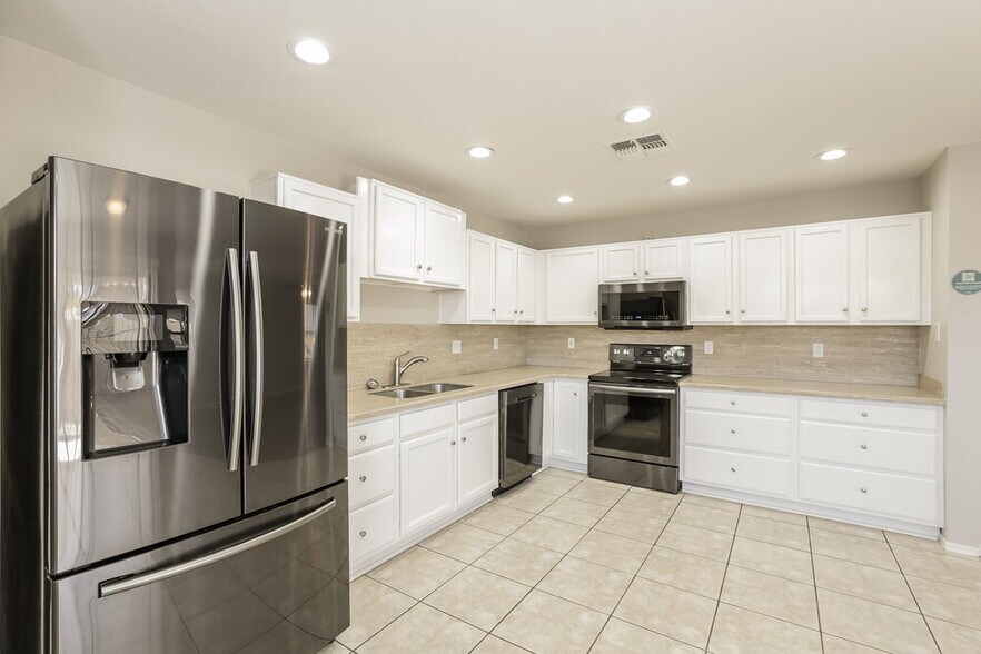 Building Photo - 2217 E 35th Ave