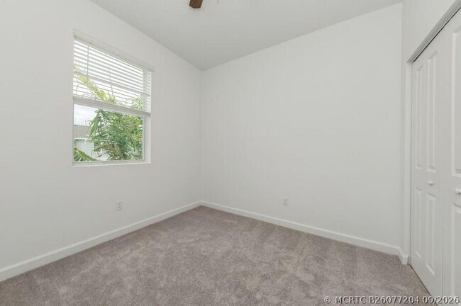 Building Photo - 4547 Hollister Ave