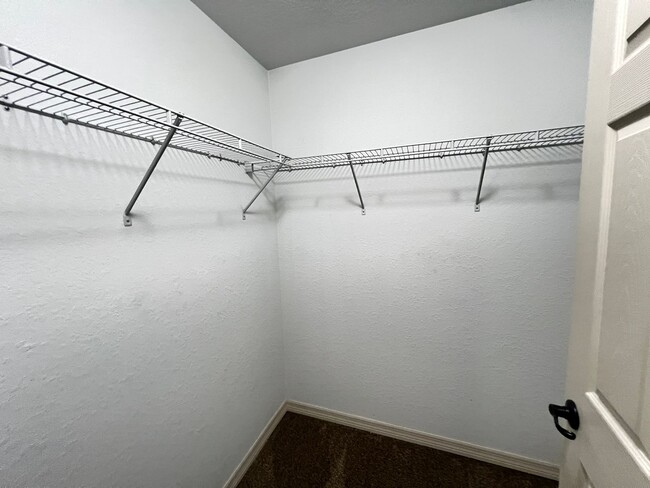 Building Photo - WONDERFUL 3 Bedroom, 2 Bathroom Home in Oc...