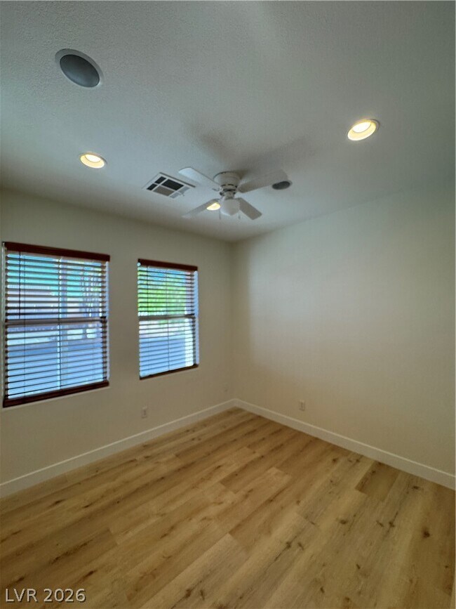 Building Photo - 1030 E Eldorado Ln