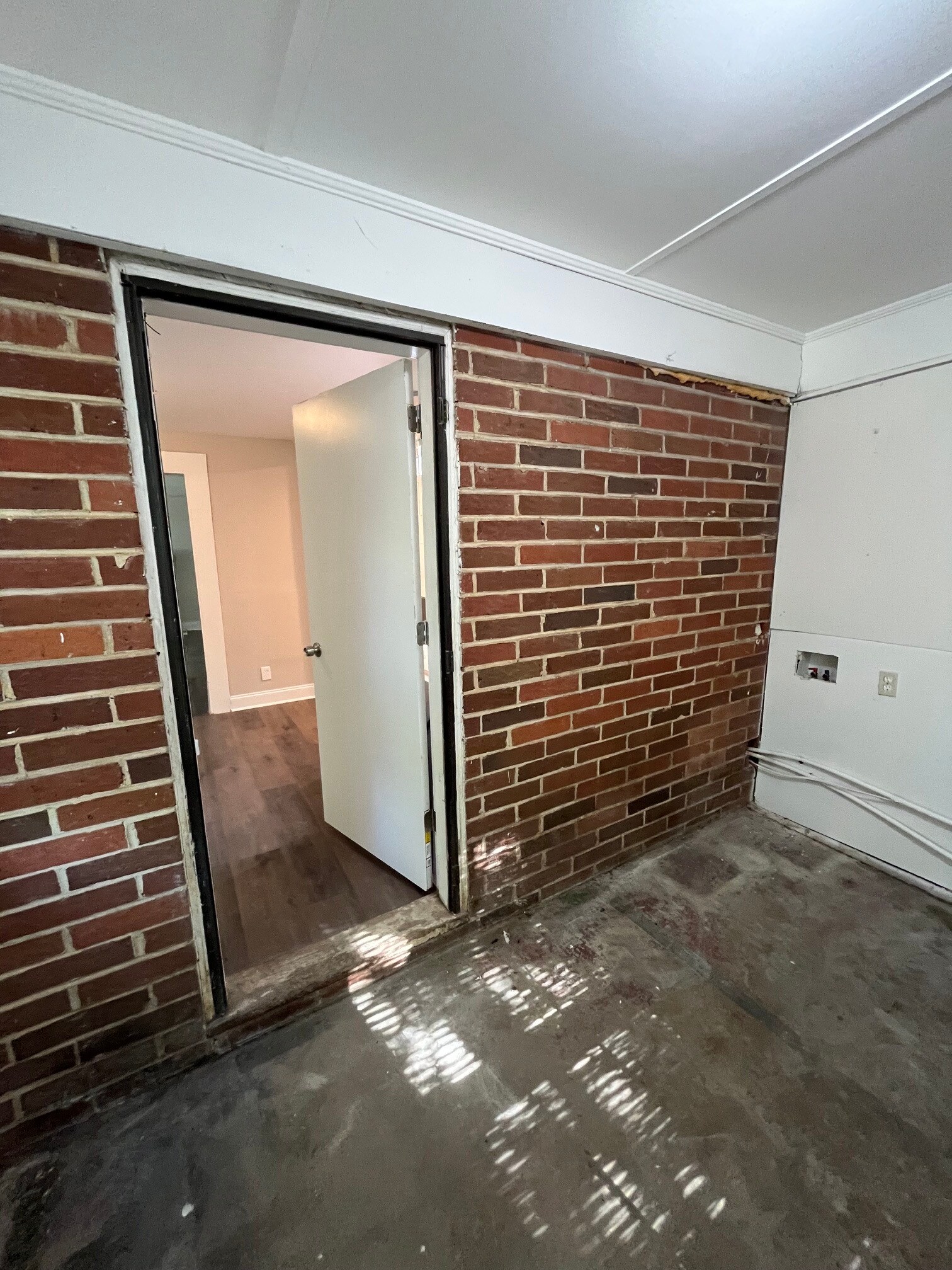 Building Photo - 3905 Robinson Rd