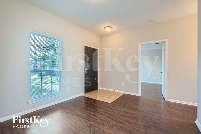 Building Photo - 1818 Willowbrook Dr