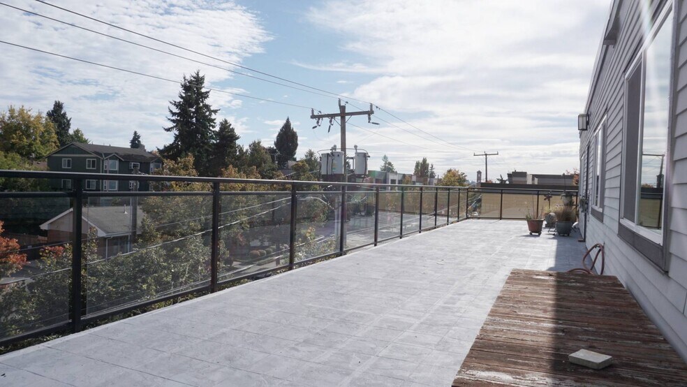 Building Photo - 3717 California Ave SW