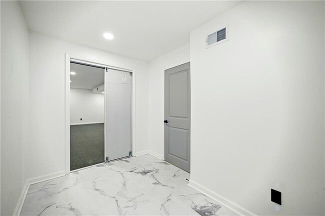 Building Photo - 681 Fielding Ln SW