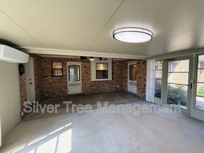 Building Photo - 1906 Country Brook Dr