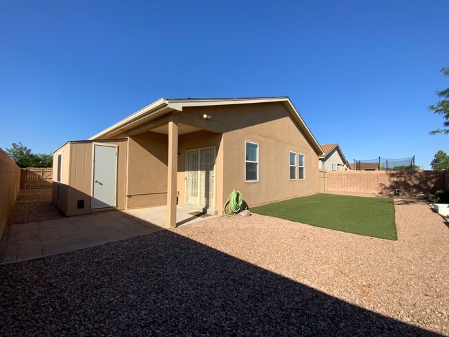 Building Photo - 4 Bedroom Single Story Home Available Near...