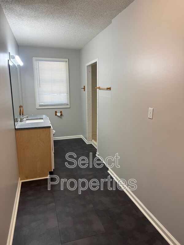 Building Photo - 717 Flint St