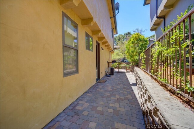 Building Photo - 5595 Tanbark Ct