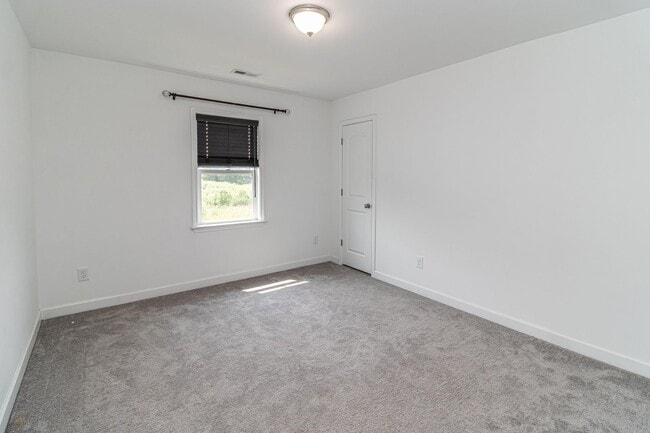 Building Photo - SPACIOUS Newer Construction Home in Pikevi...