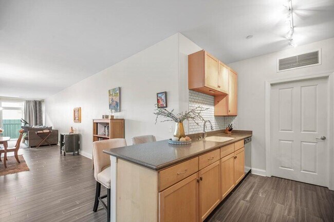 Building Photo - 1905 N Water St